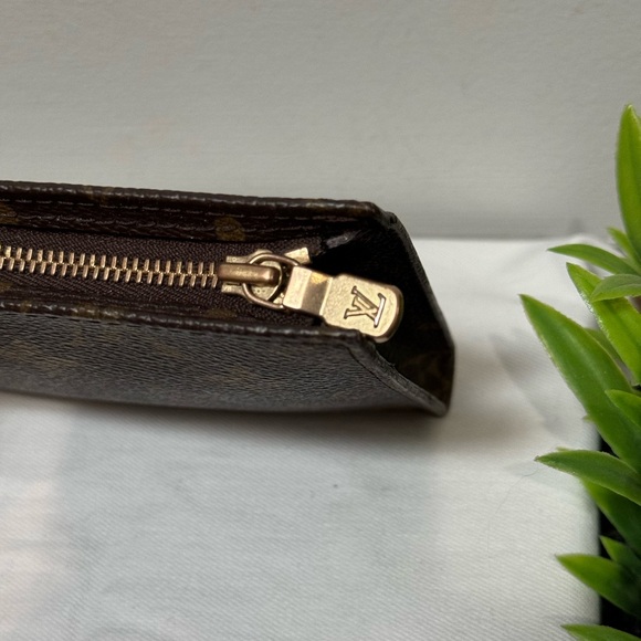 Auth Louis Vuitton Monogram Cosmetics Pouch/ Wallet/ clutch (from Bucket PM) - Picture 6 of 13